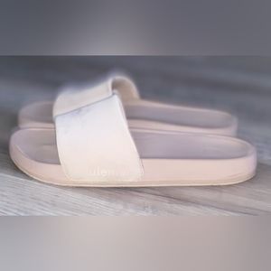 Lululemon slides size 6